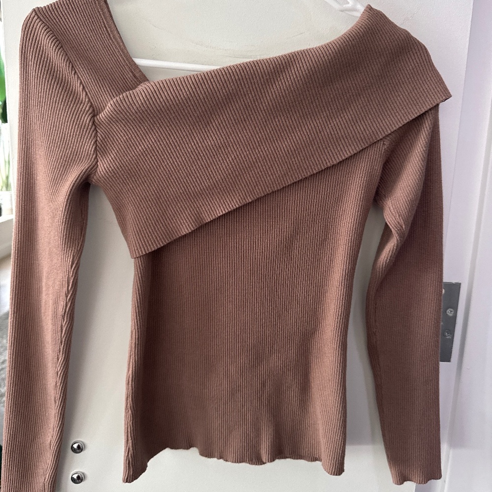 Off shoulder brown sweater size S